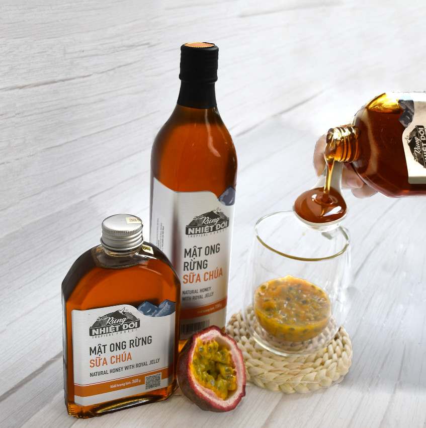 Mật ong rừng sữa chúa – Rừng Nhiệt Đới chai 360g có vị ngọt đậm thơm hương sữa ong chúa