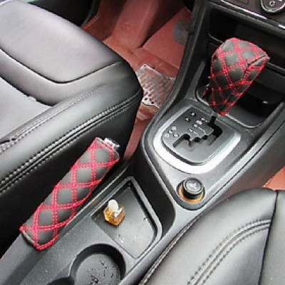 Bọc cần số và tay thắng xe ô tô AM-15 (Đen Chỉ Đỏ)