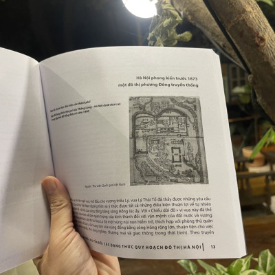 CHÂN DUNG MỘT HÀ NỘI - QUÁ ĐỘ TRONG CHUYỂN ĐỔI CÁC DẠNG THỨC QUY HOẠCH ĐÔ THỊ HÀ NỘI – Trần Minh Tùng – NXB Xây Dựng (Bìa mềm)
