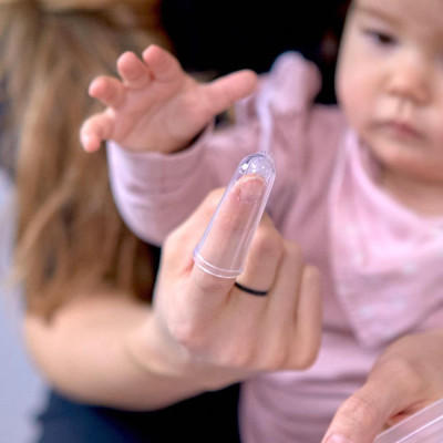 Bộ bàn chải và rơ lưỡi xỏ ngón silicon cho bé Marcus & Marcus, từ sơ sinh