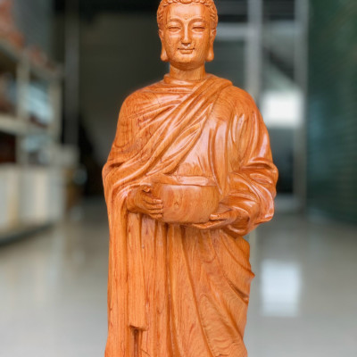 Tượng phật thích ca khất thực bằng gỗ hương đá cao 60cm