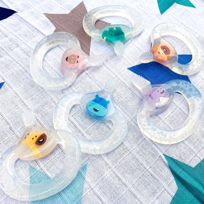 Bàn chải đánh răng kiêm gặm nướu silicon cho bé Marcus & Marcus, từ 6 tháng - Pokey