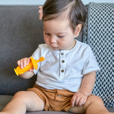 Bàn chải tập đánh răng và mát xa nướu silicon 360 cho bé Marcus & Marcus, từ 12 tháng - Lola