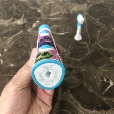 Bàn chải đánh răng điện trẻ em Philips HX6322/04-hàng chính hãng 