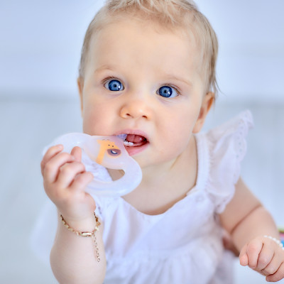 Bàn chải đánh răng kiêm gặm nướu silicon cho bé Marcus & Marcus, từ 6 tháng - Lola