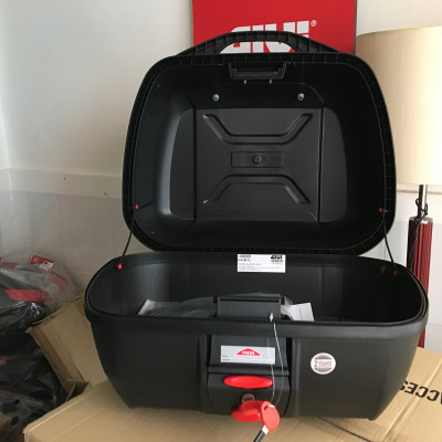 Thùng Givi E43NTL kèm đế đệm, ốc gắn, thùng Givi 43 lit gắn cho xe máy