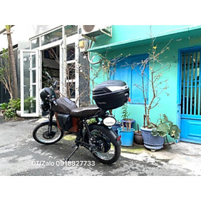 Thùng Givi B27NT gắn cho xe máy điện Datbike Weaver 200, bộ thùng bao gồm baga gắn cho Datbike