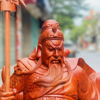 TƯỢNG QUAN CÔNG CƯỠI NGỰA ĐỨNG TRÊN GỐC CÂY TÙNG BẰNG GỖ HƯƠNG KT CAO 80