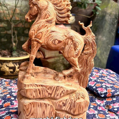 Tượng nhất mã thong dong bằng gỗ ngọc am thơm nức cao 40cm 