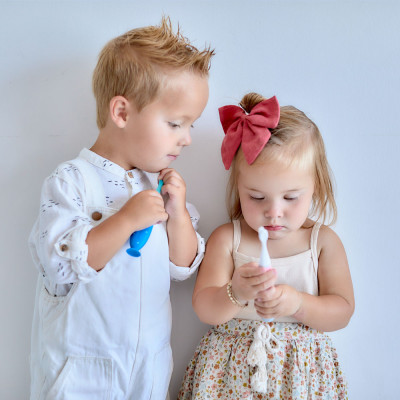 Bàn chải đánh răng silicon cho bé Marcus & Marcus, từ 2 tuổi - Xanh