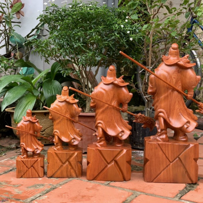 Tượng quan công cầm đao gỗ hương kt cao 60cm