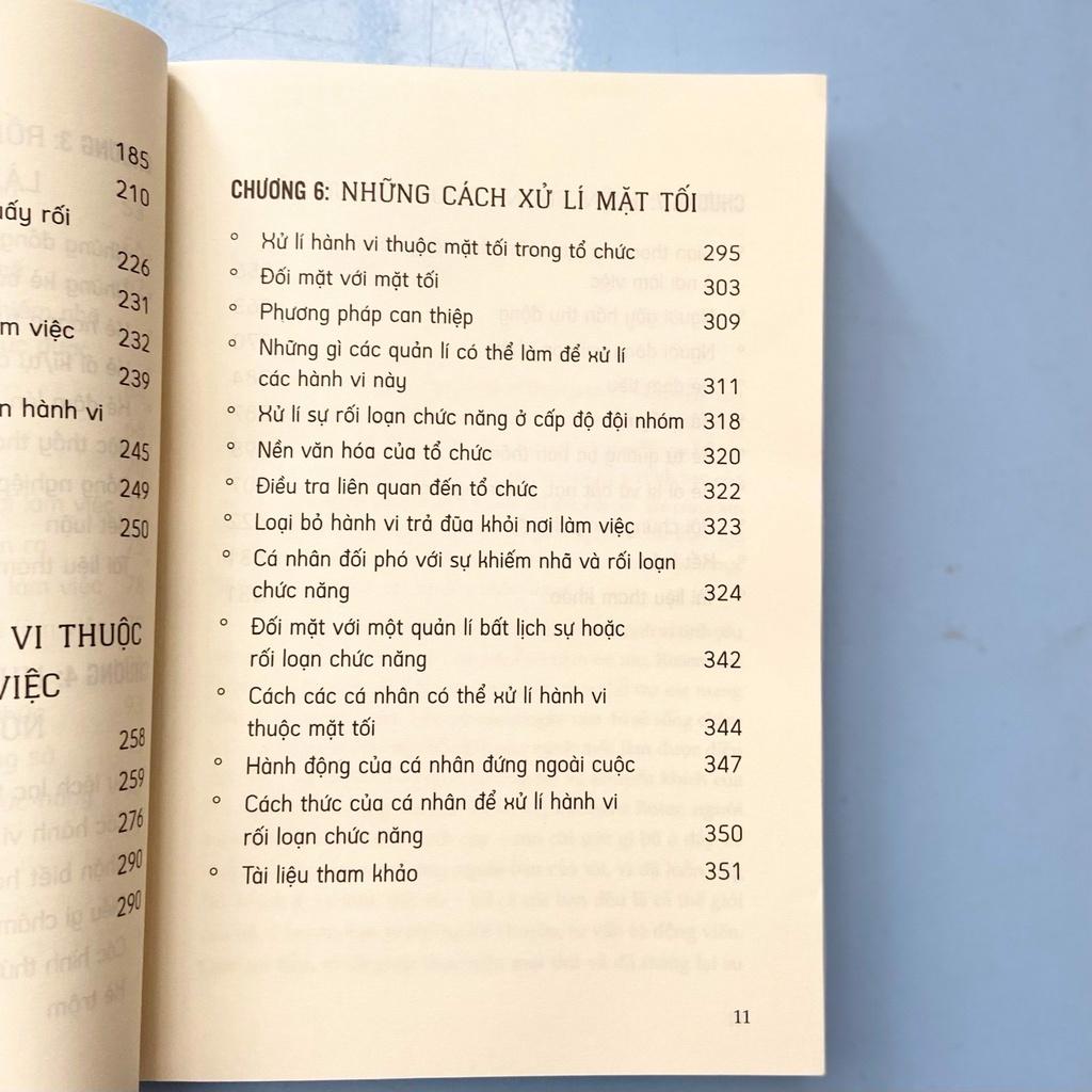 Mặt Tối Nơi Công Sở - Bản Quyền