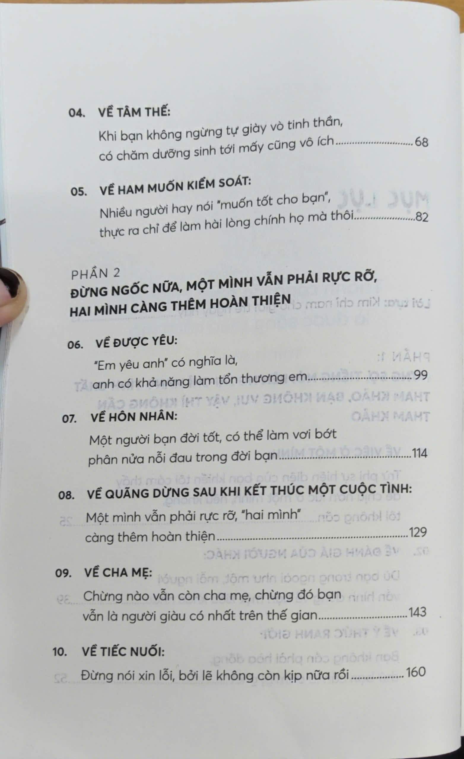 Sách - Thế giới rất huyên náo, là chính mình được rồi (Nhã Nam Official)