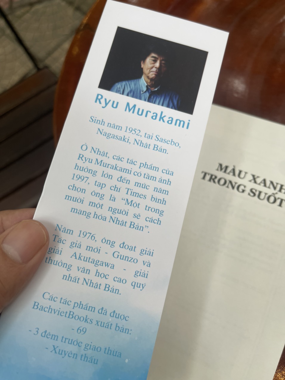 MÀU XANH TRONG SUỐT – Ryu Murakami – Bách Việt Books