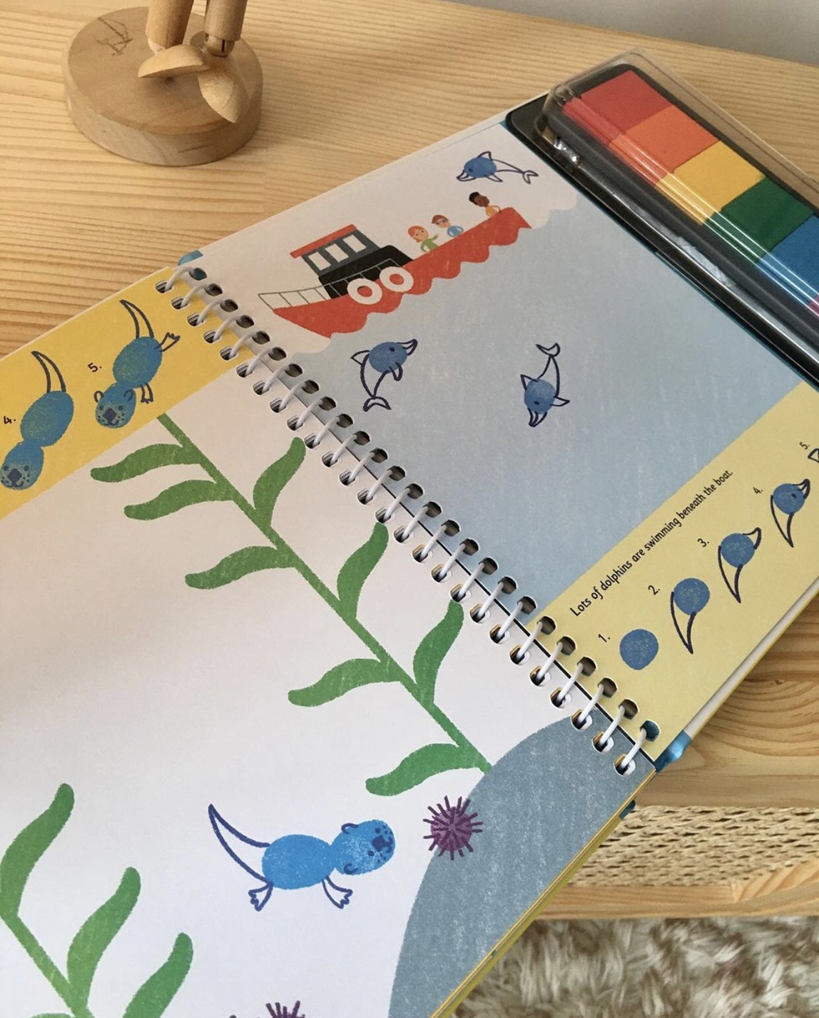 Sách tiếng anh tương tác cho bé - Fingerprint Activities Under the Sea