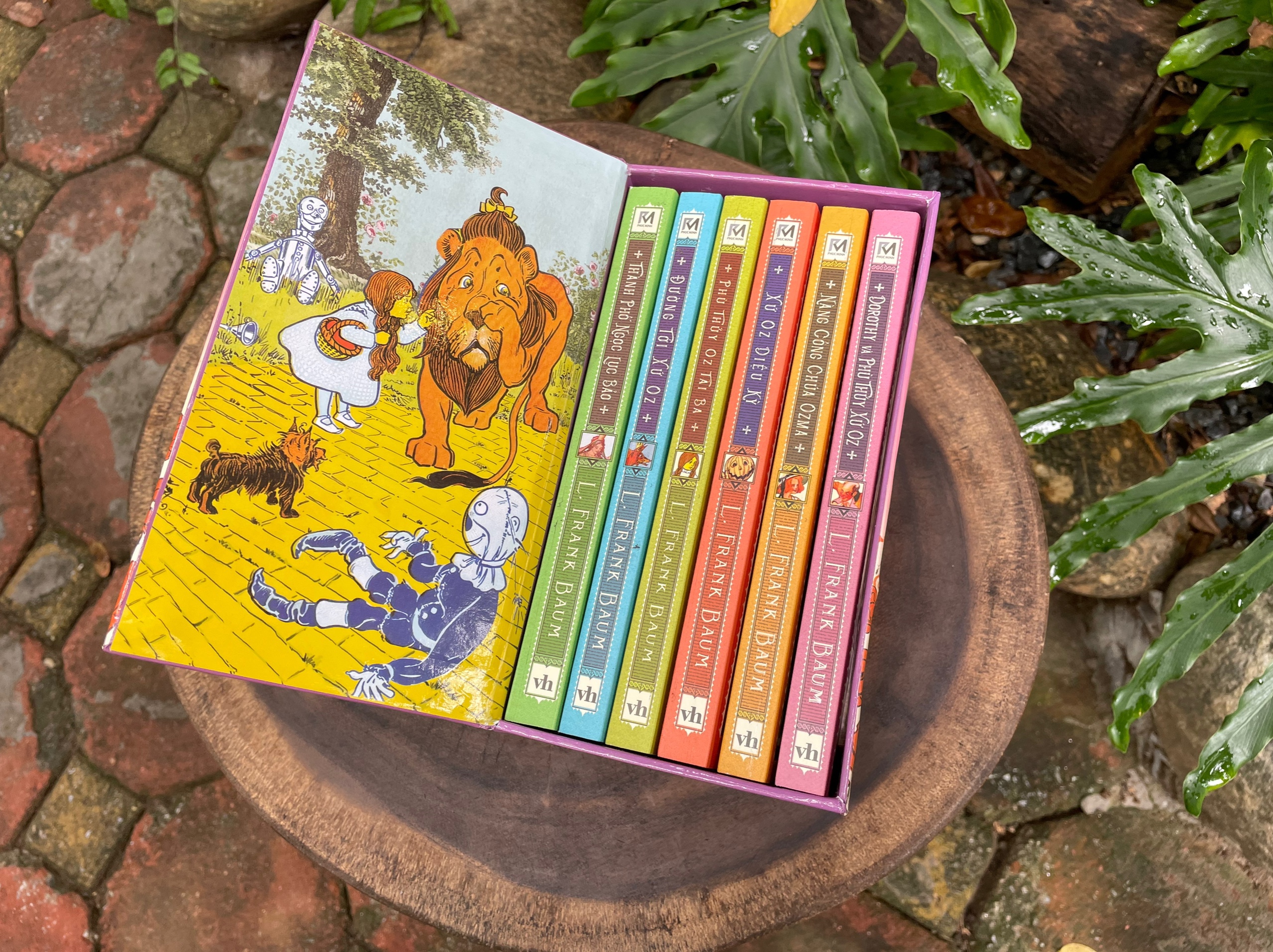 Boxset Dorothy và xứ Oz diệu kỳ - Gồm 6 cuốn của L. Frank Baum (Bản dịch mới, tặng kèm 6 bookmark)