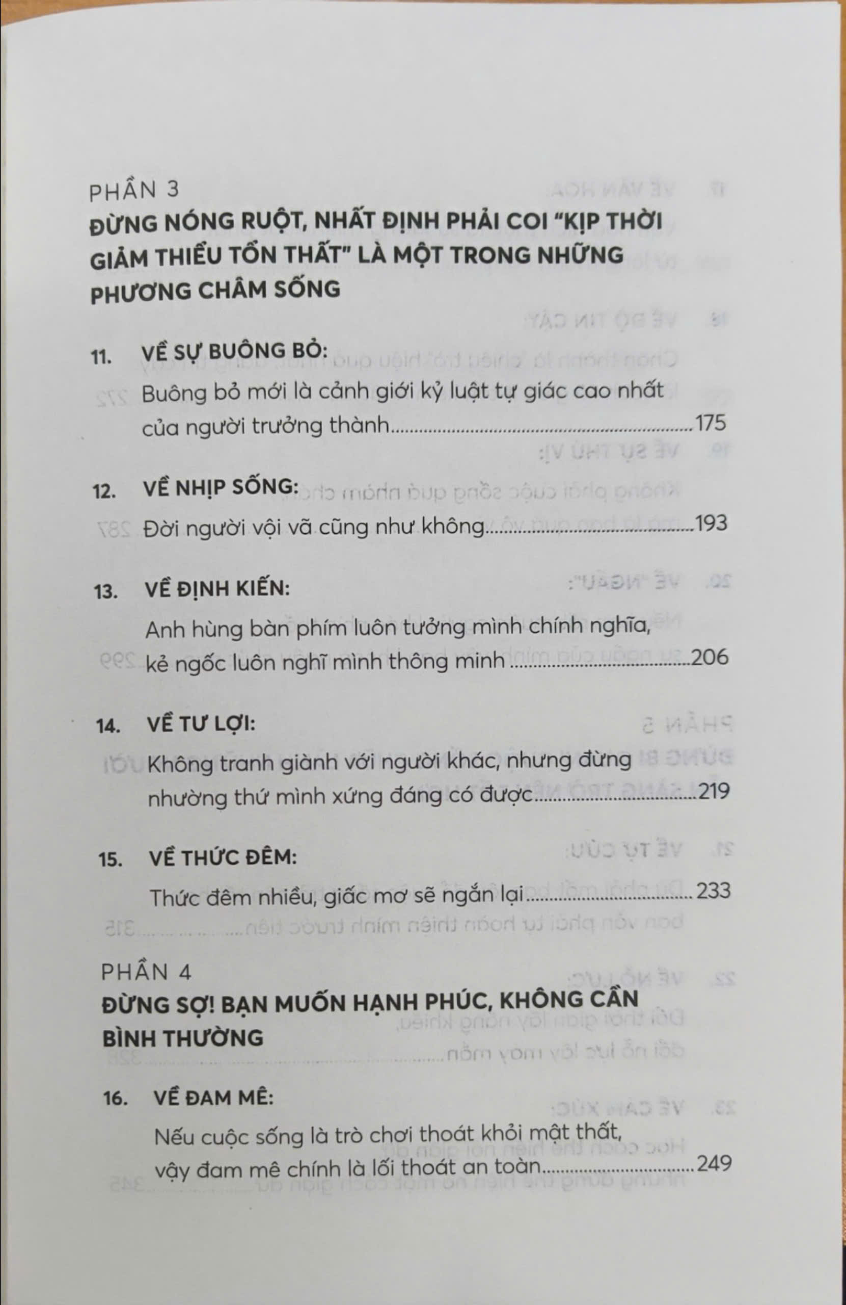 Sách - Thế giới rất huyên náo, là chính mình được rồi (Nhã Nam Official)