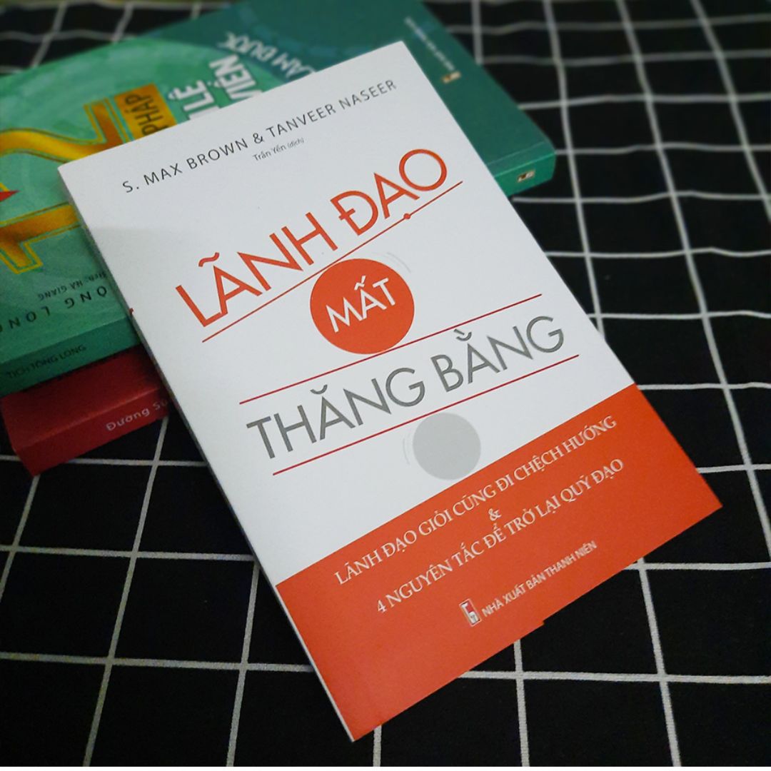Combo sách - Nghệ Thuật Lãnh Đạo Từ Trái Tim: Cầu Nối Tới Tăng Trưởng + Vì Sao Đơn Giản Lại Hiệu Quả + 12 Phương Pháp Khích Lệ Nhân Viên Tiền Không Làm Được + Lãnh Đạo Mất Thăng Bằng