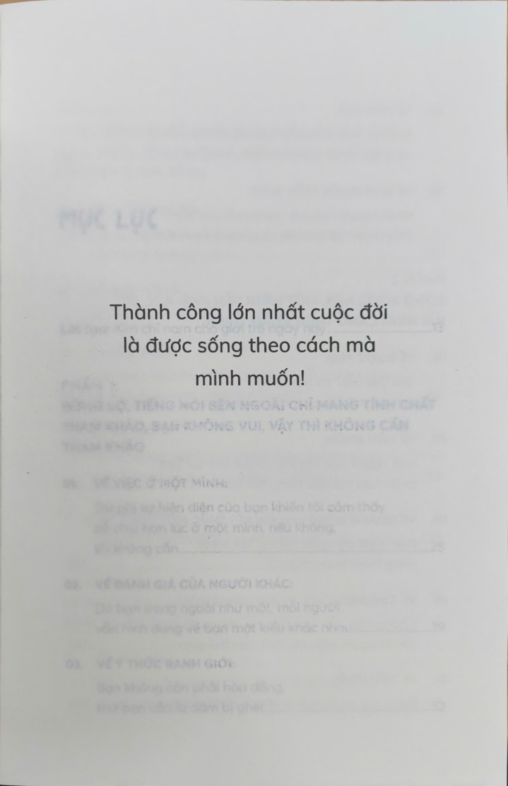 Sách - Thế giới rất huyên náo, là chính mình được rồi (Nhã Nam Official)