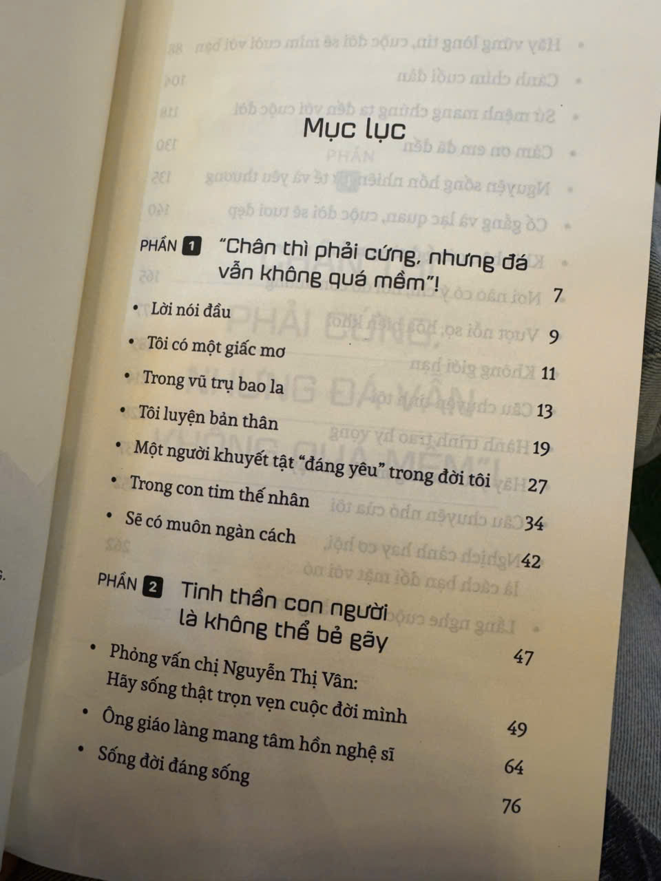 KHÔNG CÓ ĐÁ QUÁ MỀM - Tinh Thần Con Người Là Không Thể Bẻ Gãy - Phan Văn Trường và Nhiều tác giả - NXB Trẻ