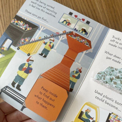 Sách tương tác tiếng anh cho bé - Usborne Peep Inside how a recycling truck works