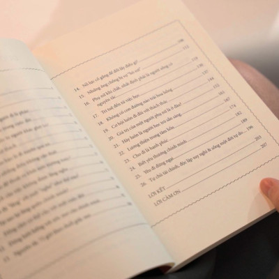 Sách Hoa Trên Đá