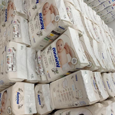 Tã/Bỉm dán Moony Natural Size S- 58 miếng( bé 4- 8kg)