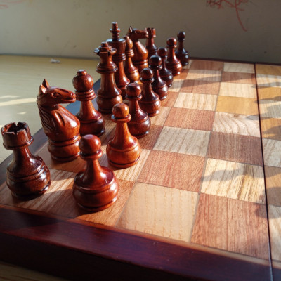 Bàn cờ vua gỗ hương và quân gỗ hương gụ 