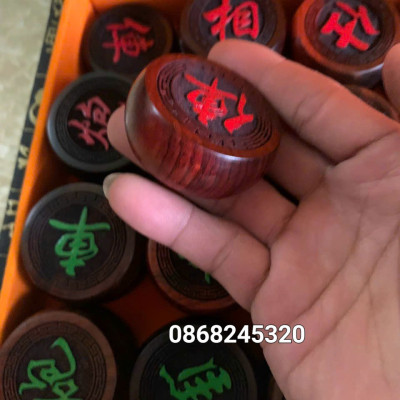 Quân cờ gỗ trắc kt 4.5×1.5cm + cả hộp đựng 