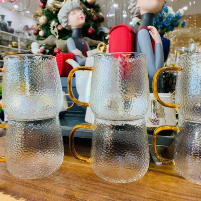 BỘ BÌNH THỦY TINH CHỊU NHIỆT CAO CẤP  ĐỰNG NƯỚC UỐNG KÈM 6 CỐC QUAI VÀNG ( 1 BÌNH + 6 CỐC) - VD6