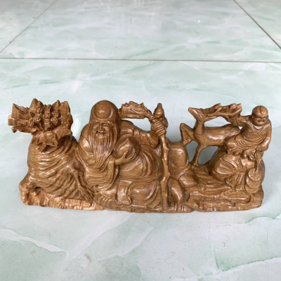 Tượng Cụ thọ hươu củ sâm bằng gỗ bách xanh thơm nức kt 20×9×5cm