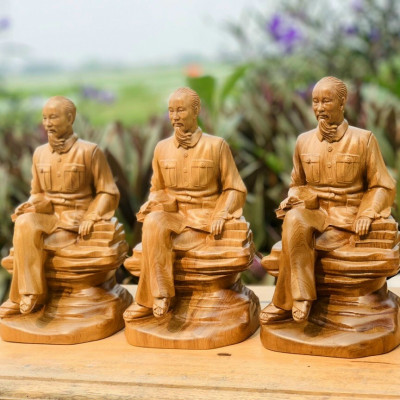 Tượng bác hồ bằng gỗ bách xanh thơm nức kt  cao 20×11×10cm