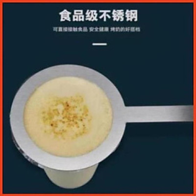 Vòng che thành ly nhựa để khò đường làm món trà sữa nướng