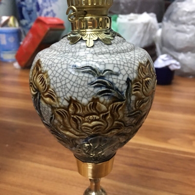 Đèn dầu thờ gốm Bát Tràng khắc hoa sen