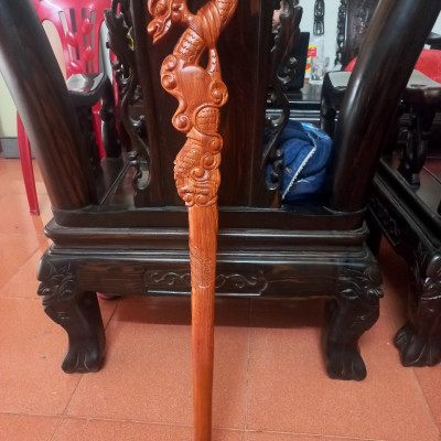 Gậy batong dành cho người già bằng gỗ hương đá 