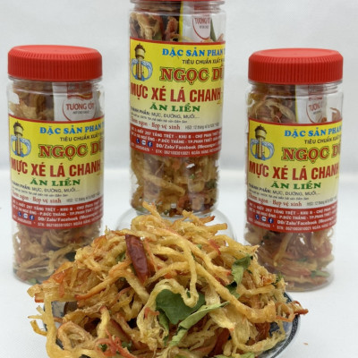 Mực xé lá chanh hộp 250 gram đã chế biến ăn liền ngon ơi là ngon của shop Đặc Sản Biển Phan Thiết NGỌC DŨNG. Hạn sử dụng 12 tháng kể từ ngày đặt hàng