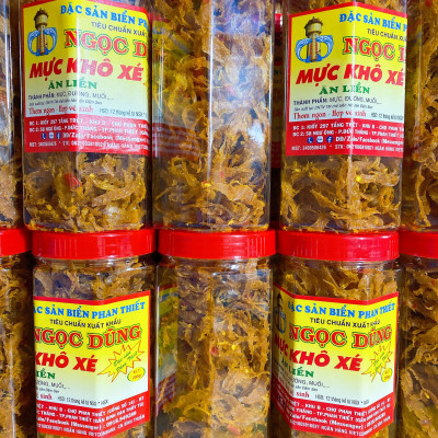Mực khô xé sợi hộp 200 gram đã chế biến ăn liền ngon ơi là ngon của shop Đặc Sản Biển Phan Thiết NGỌC DŨNG. Hạn sử dụng 12 tháng kể từ ngày đặt hàng