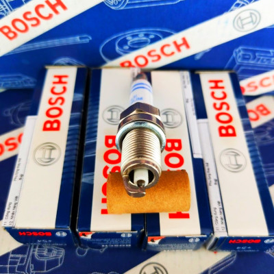 Bugi Bosch Chân Ngắn (Double Platinum) Tuýp 16 Ren 14 - Toyota Vios, Altis; Hyundai; Kia; Mitsubishi