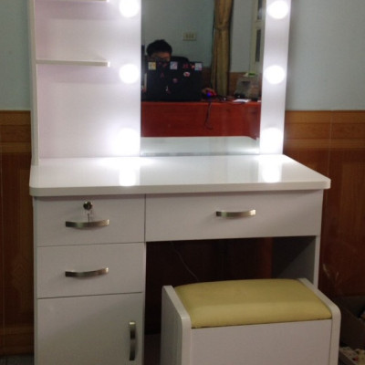 Bàn trang điểm đèn led 80x150x45 cm
