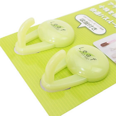 Set 02 chiếc móc treo đa năng Inomata có núm hít - Giao màu ngẫu nhiên