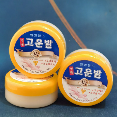 Kem dưỡng da chân và tay mềm mịn chống nứt nẻ Premium Foot Cream Hàn Quốc 110g