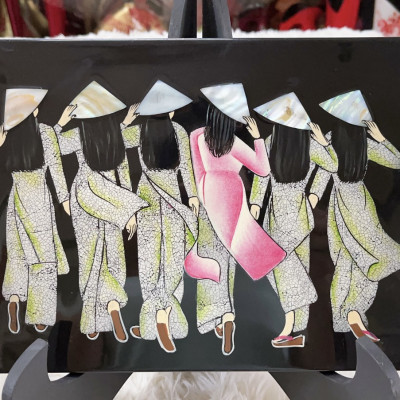 Tranh sơn mài - CÔ GÁI ÁO DÀI VIỆT NAM - Cẩn trứng chìm cao cấp