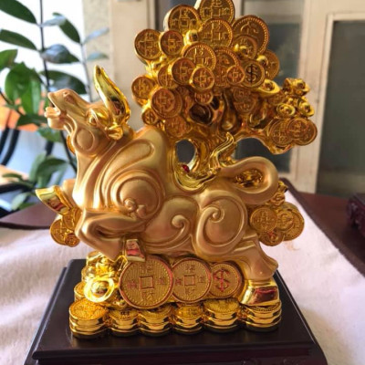 Tượng Trâu Vàng Mới Đứng khối tiền Cây tài lộc  Màu Vàng đặt bàn làm việc may mắn ạ  Size cao 20cm x ngang 15cm x sâu 10cm ạ