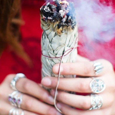 Combo 1 bó tuyết tùng 10cm và 1 thanh palo santo trắc xanh 10cm 5gr (Combo05)