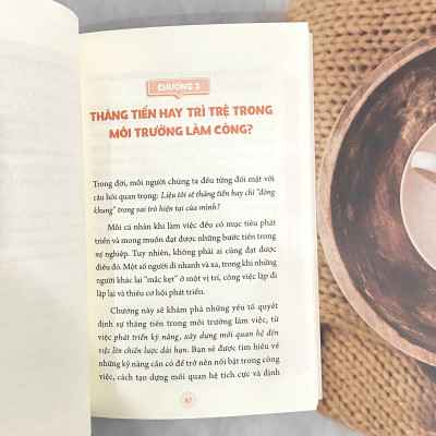 Sách - Cuộc Chơi Làm Công