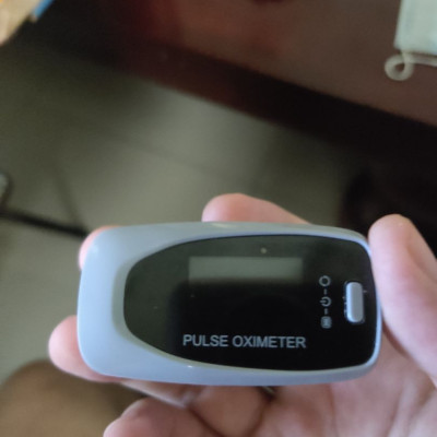 Máy đo nồng độ bão hòa Oxy trong máu SPO2 và nhịp tim iMediCare iOM-A8