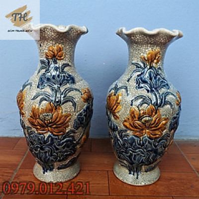 Đôi Lọ hoa miện lượn Bát Tràng men rạn đắp nổi hoa Sen Bát Tràng cao 32cm