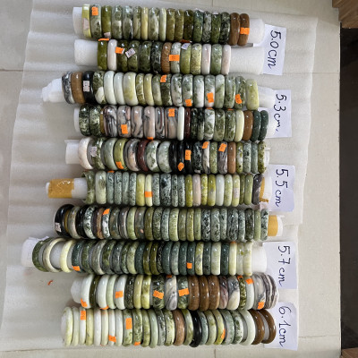 Vòng tay cẩm thạch ngọc serpentine màu xanh cốm nguồn gốc Viet Nam