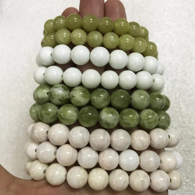 Vòng ngọc màu vàng cho người mệnh Thủy và Kim đường kính hột là 16cm