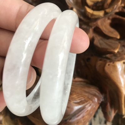 Vòng Thạch Anh Trắng Tự Nhiên Bản Hẹ Mới đẹp Ni 52mm Cao 10mm Dầy 7mm Màu trắng trong bóng đẹp Nữ mệnh Kim mệnh Thủy tay nhỏ đeo 45kg - 52 kg ạ